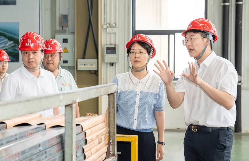 姜华：主动靠前精准服务 及时为企业排忧解难